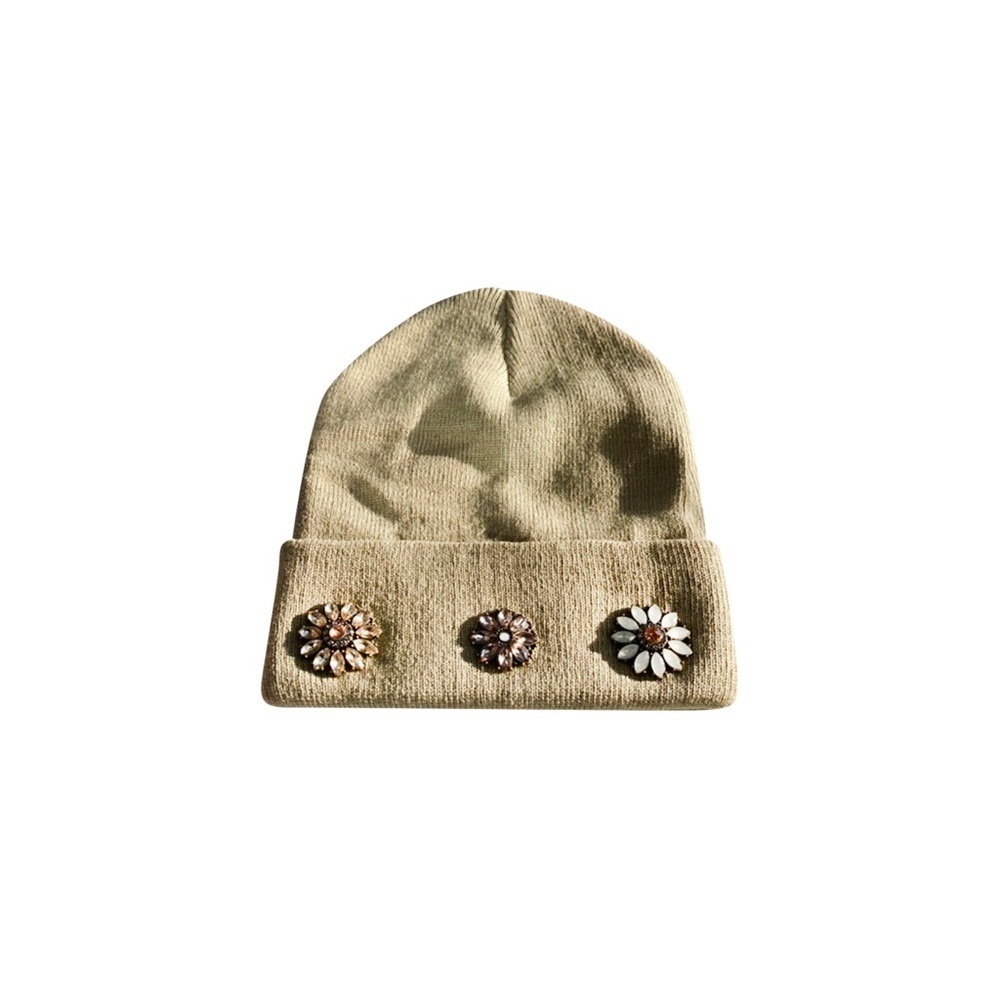 Beautiful khaki beanie. Very nice quality